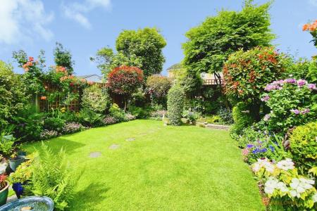 3 bedroom Semi-detached house for sale in New Parks Boulevard, Leicester, LE3