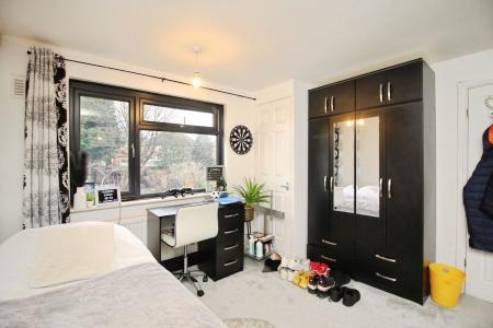 4 bedroom Detached house for sale in Kingsway North, Leicester, LE3