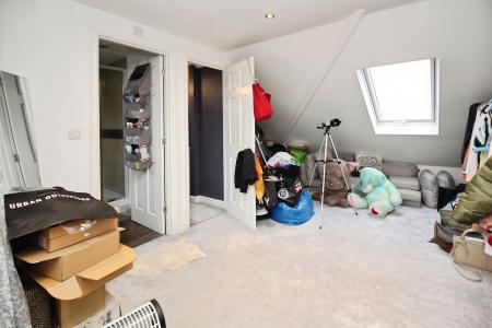 4 bedroom Detached house for sale in Kingsway North, Leicester, LE3