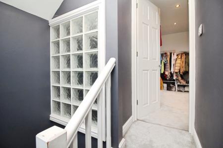 4 bedroom Detached house for sale in Kingsway North, Leicester, LE3