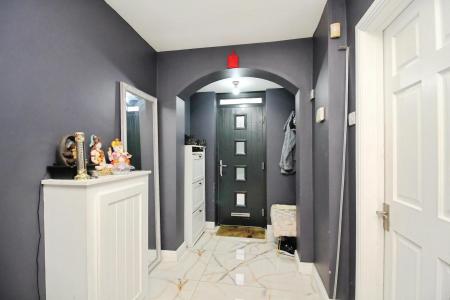 4 bedroom Detached house for sale in Kingsway North, Leicester, LE3