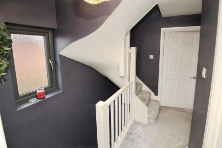 4 bedroom Detached house for sale in Kingsway North, Leicester, LE3