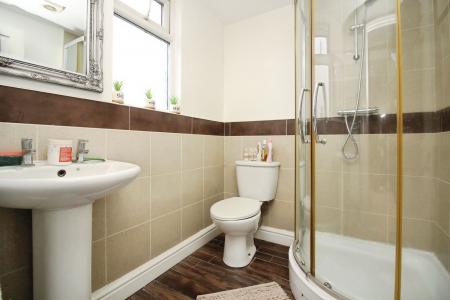 4 bedroom Detached house for sale in Kingsway North, Leicester, LE3