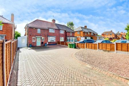 3 bedroom Semi-detached house for sale in Braunstone Lane, Leicester, LE3