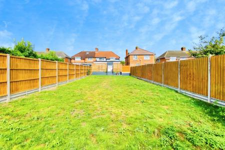 3 bedroom Semi-detached house for sale in Braunstone Lane, Leicester, LE3