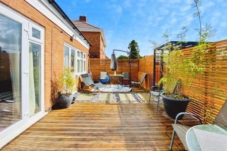 3 bedroom Semi-detached house for sale in Braunstone Lane, Leicester, LE3