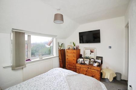 3 bedroom Semi-detached house for sale in Braunstone Lane, Leicester, LE3