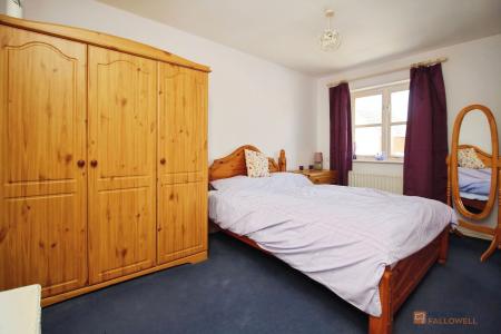 3 bedroom End of terrace house for sale in Darien Way, Braunstone, LE3