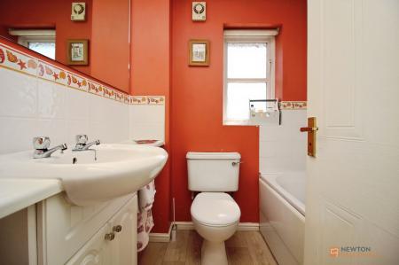3 bedroom End of terrace house for sale in Darien Way, Braunstone, LE3