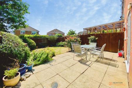 3 bedroom End of terrace house for sale in Darien Way, Braunstone, LE3