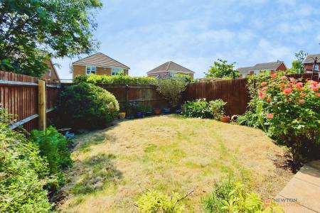 3 bedroom End of terrace house for sale in Darien Way, Braunstone, LE3