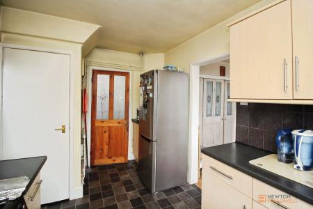 3 bedroom Semi-detached house for sale in Kingsway, Leicester, LE3