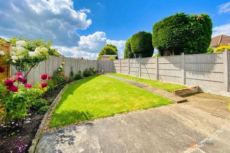 3 bedroom Semi-detached house for sale in Kingsway, Leicester, LE3
