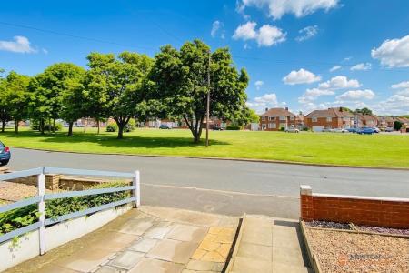 3 bedroom Semi-detached house for sale in Kingsway, Leicester, LE3