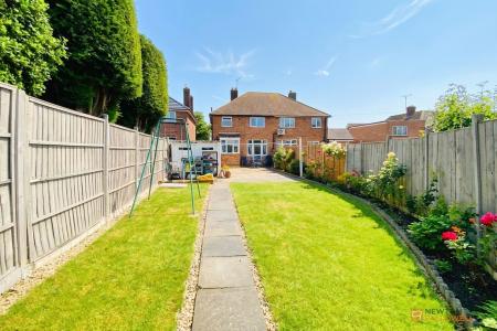 3 bedroom Semi-detached house for sale in Kingsway, Leicester, LE3