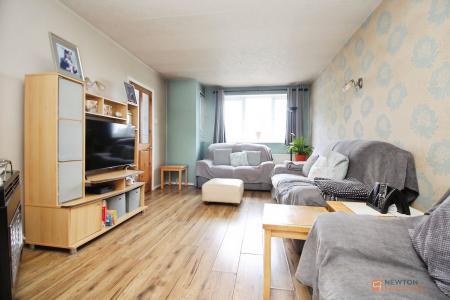 3 bedroom Semi-detached house for sale in Kingsway, Leicester, LE3