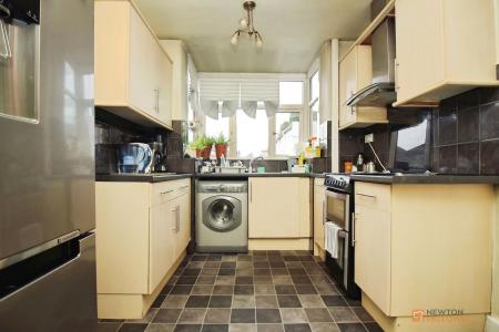 3 bedroom Semi-detached house for sale in Kingsway, Leicester, LE3