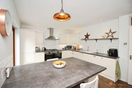 5 bedroom Detached house for sale in Markfield Road, Groby, LE6