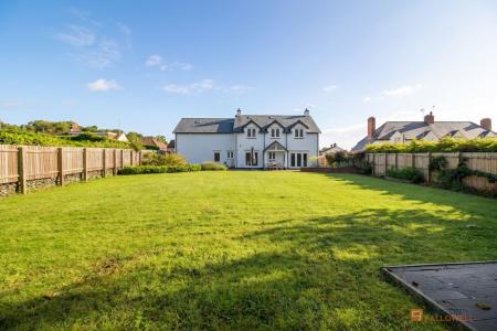 5 bedroom Detached house for sale in Markfield Road, Groby, LE6