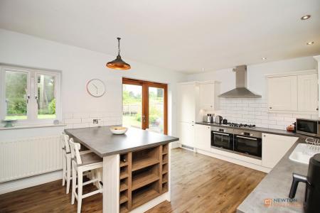 5 bedroom Detached house for sale in Markfield Road, Groby, LE6
