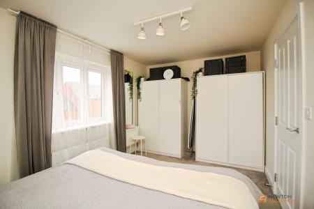 2 bedroom Terraced House for sale in North Esk Way, Lubbesthorpe, LE19