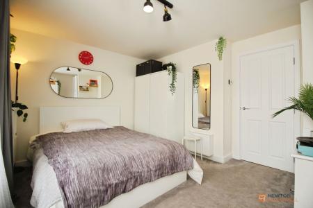 2 bedroom Terraced House for sale in North Esk Way, Lubbesthorpe, LE19