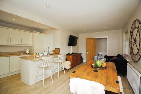 2 bedroom Detached bungalow for sale in Grange Avenue, Leicester Forest East, LE3