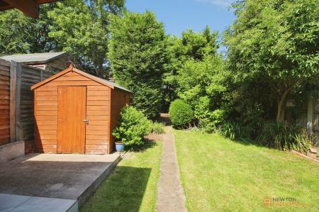 3 bedroom Semi-detached house for sale in Cleveleys Avenue, Braunstone Town, Leicester, LE3