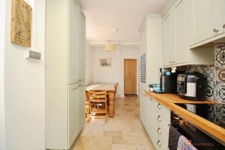 3 bedroom End of terrace house for sale in St. Pauls Road, Leicester, LE3