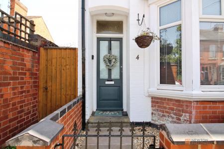 3 bedroom End of terrace house for sale in St. Pauls Road, Leicester, LE3