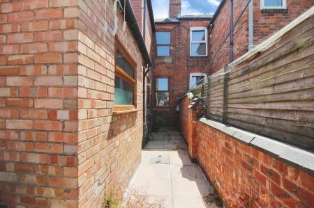 3 bedroom Terraced House for sale in Lansdowne Road, Leicester, LE2