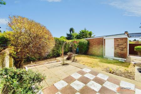 2 bedroom Detached bungalow for sale in Woodcote Road, Braunstone Town, Leicester, LE3