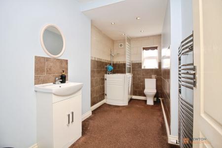 2 bedroom Detached bungalow for sale in Woodcote Road, Braunstone Town, Leicester, LE3