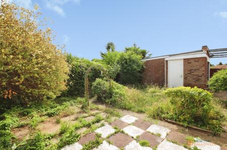 2 bedroom Detached bungalow for sale in Woodcote Road, Braunstone Town, Leicester, LE3