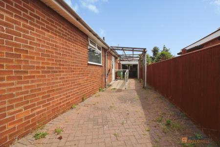2 bedroom Detached bungalow for sale in Woodcote Road, Braunstone Town, Leicester, LE3