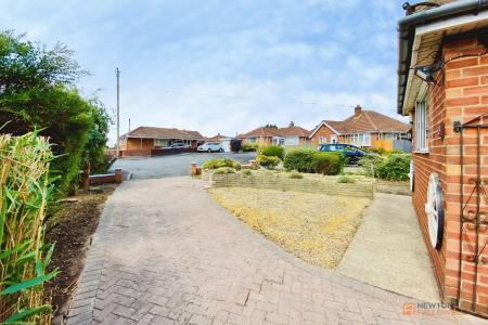 2 bedroom Detached bungalow for sale in Woodcote Road, Braunstone Town, Leicester, LE3