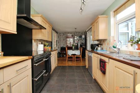 3 bedroom Semi-detached house for sale in Lamen Road, Leicester, LE3