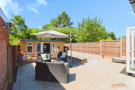 3 bedroom Semi-detached house for sale in Mossdale Road, Leicester, LE3