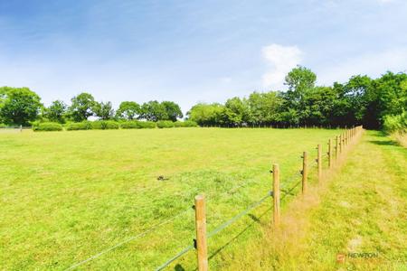 4 bedroom Detached bungalow for sale in Equestrian Property With Approx 7 Acres at Newbold Road, Kirkby Mallory