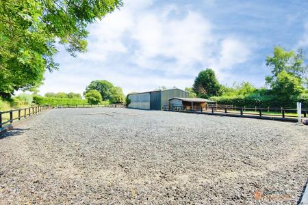 4 bedroom Detached bungalow for sale in Equestrian Property With Approx 7 Acres at Newbold Road, Kirkby Mallory