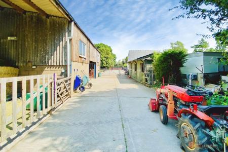 4 bedroom Detached bungalow for sale in Equestrian Property With Approx 7 Acres at Newbold Road, Kirkby Mallory