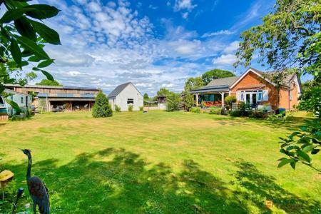 4 bedroom Detached bungalow for sale in Equestrian Property With Approx 7 Acres at Newbold Road, Kirkby Mallory