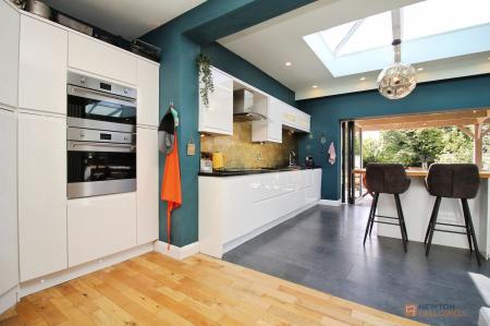 4 bedroom Detached bungalow for sale in Equestrian Property With Approx 7 Acres at Newbold Road, Kirkby Mallory