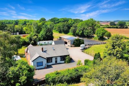 4 bedroom Detached bungalow for sale in Equestrian Property With Approx 7 Acres at Newbold Road, Kirkby Mallory