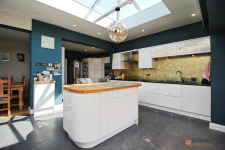 4 bedroom Detached bungalow for sale in Equestrian Property With Approx 7 Acres at Newbold Road, Kirkby Mallory