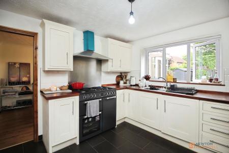 4 bedroom Detached house for sale in Petunia Close, Leicester Forest East, LE3