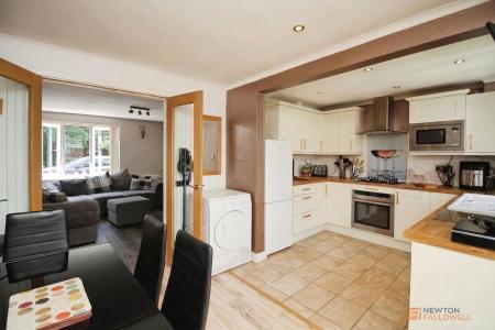3 bedroom Semi-detached house for sale in Heathley Close, Leicester Forest East, LE3