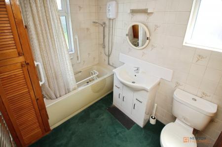 3 bedroom Semi-detached house for sale in Shakespeare Drive, Leicester, LE3
