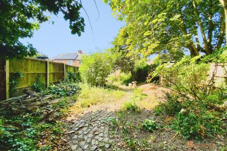 3 bedroom Semi-detached house for sale in Shakespeare Drive, Leicester, LE3