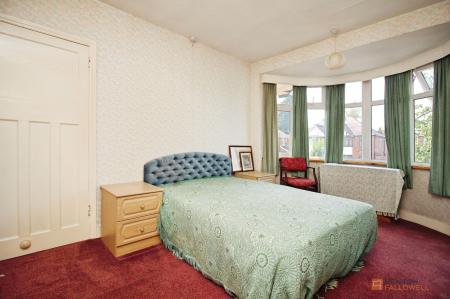 3 bedroom Semi-detached house for sale in Shakespeare Drive, Leicester, LE3